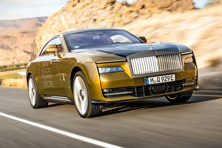 Rolls-Royce electric SUV 2026